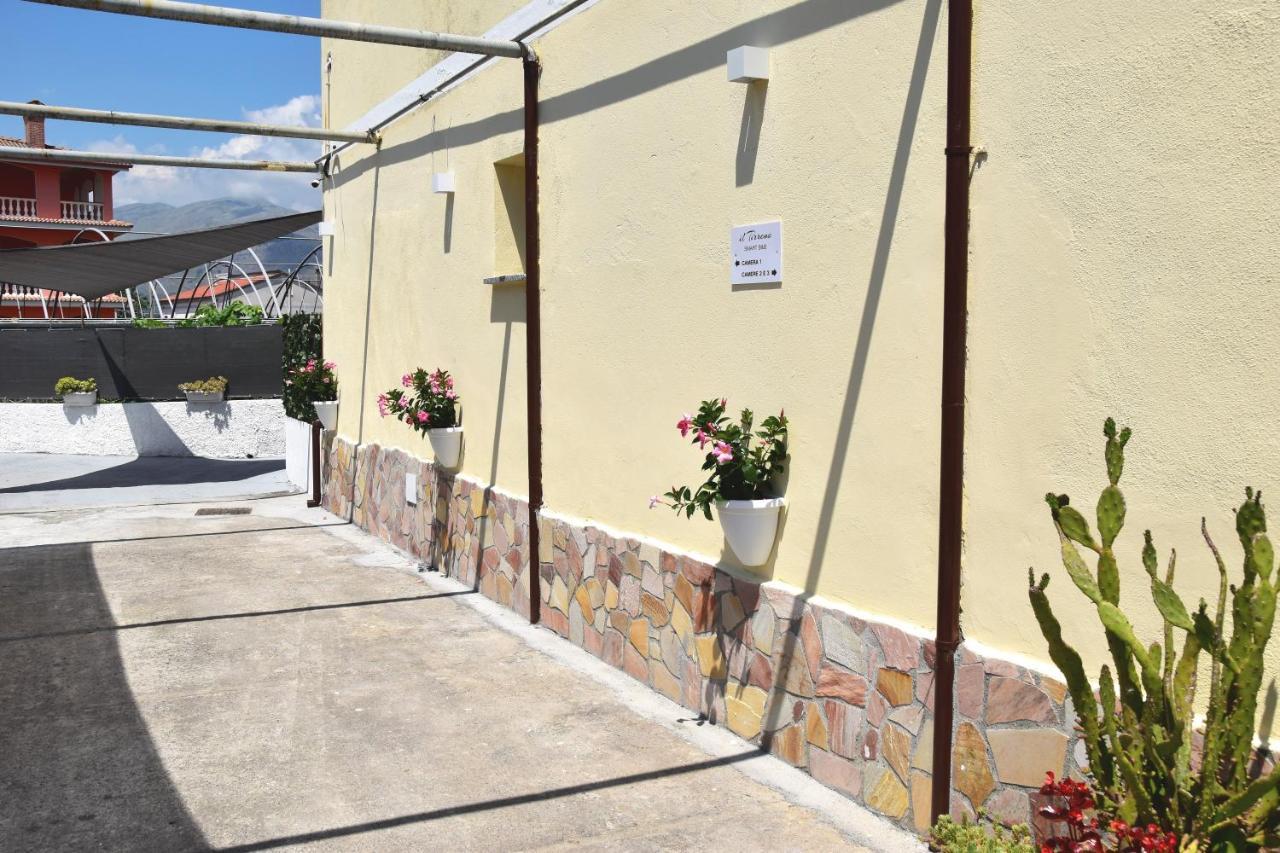 B&B Il Tirreno Cipollina Bagian luar foto